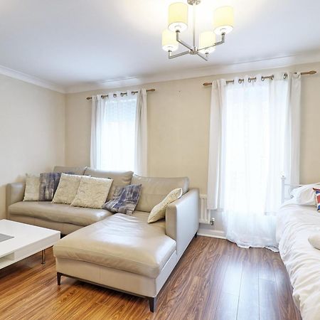 By Buildersbeds - Paignton House 4 Bedrooms Harold Wood Dış mekan fotoğraf