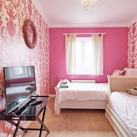 By Buildersbeds - Paignton House 4 Bedrooms Harold Wood Dış mekan fotoğraf