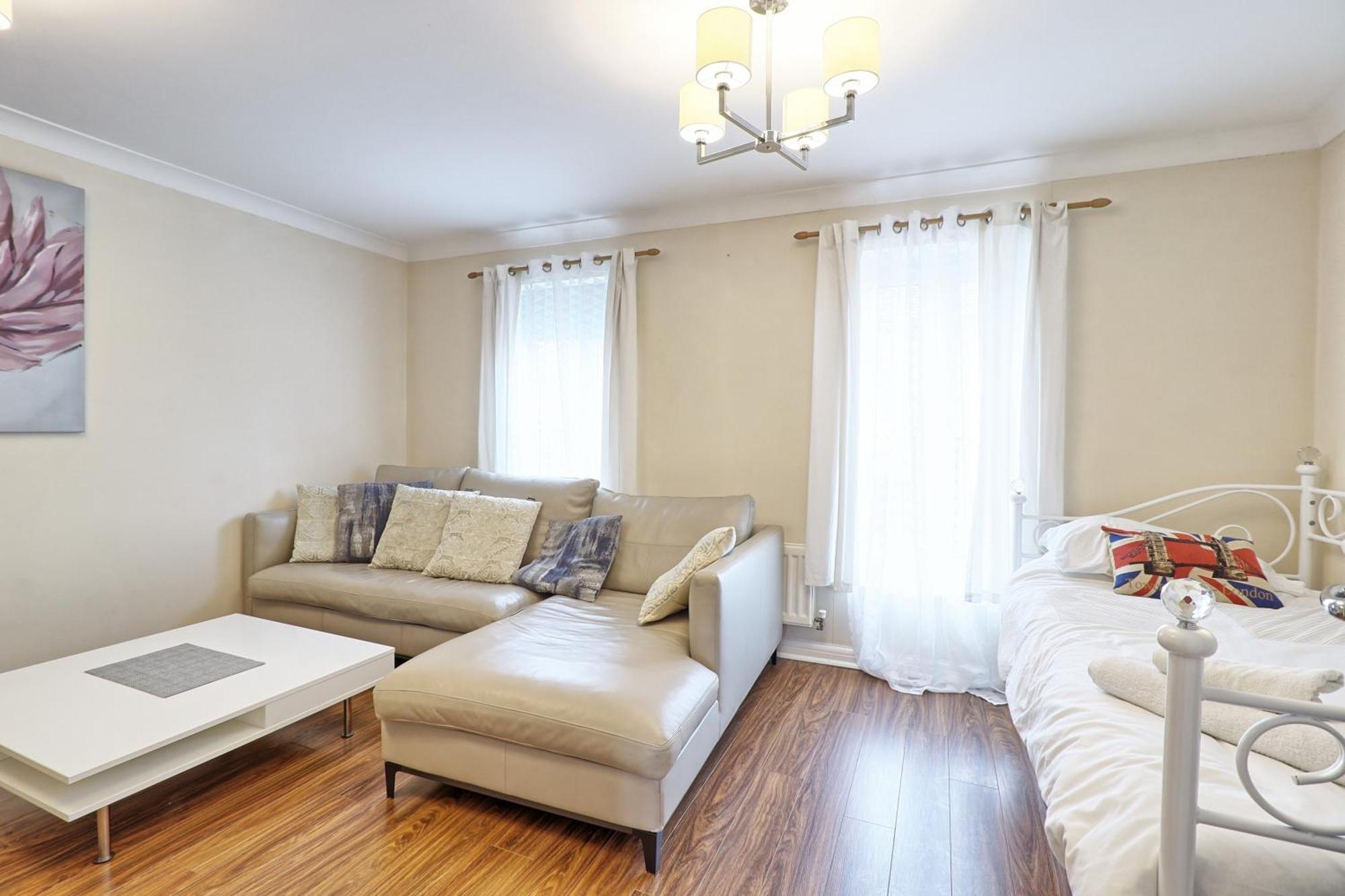 By Buildersbeds - Paignton House 4 Bedrooms Harold Wood Dış mekan fotoğraf