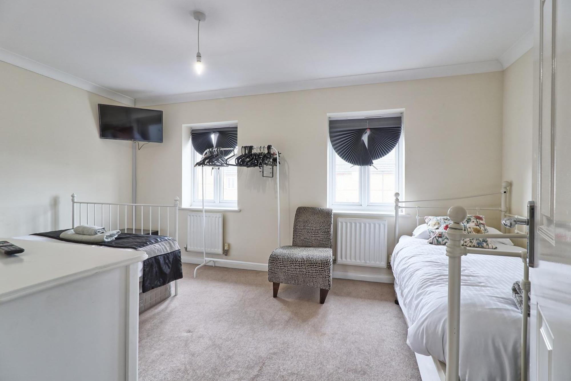 By Buildersbeds - Paignton House 4 Bedrooms Harold Wood Dış mekan fotoğraf