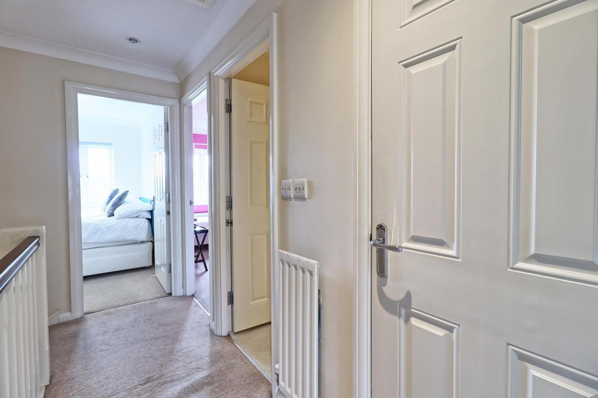 By Buildersbeds - Paignton House 4 Bedrooms Harold Wood Dış mekan fotoğraf