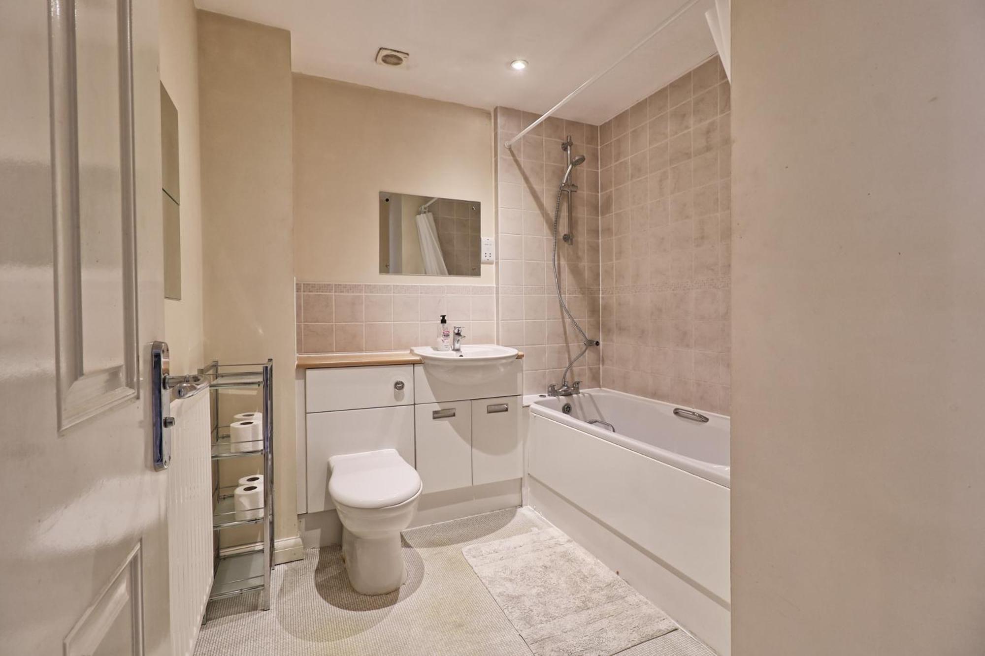 By Buildersbeds - Paignton House 4 Bedrooms Harold Wood Dış mekan fotoğraf