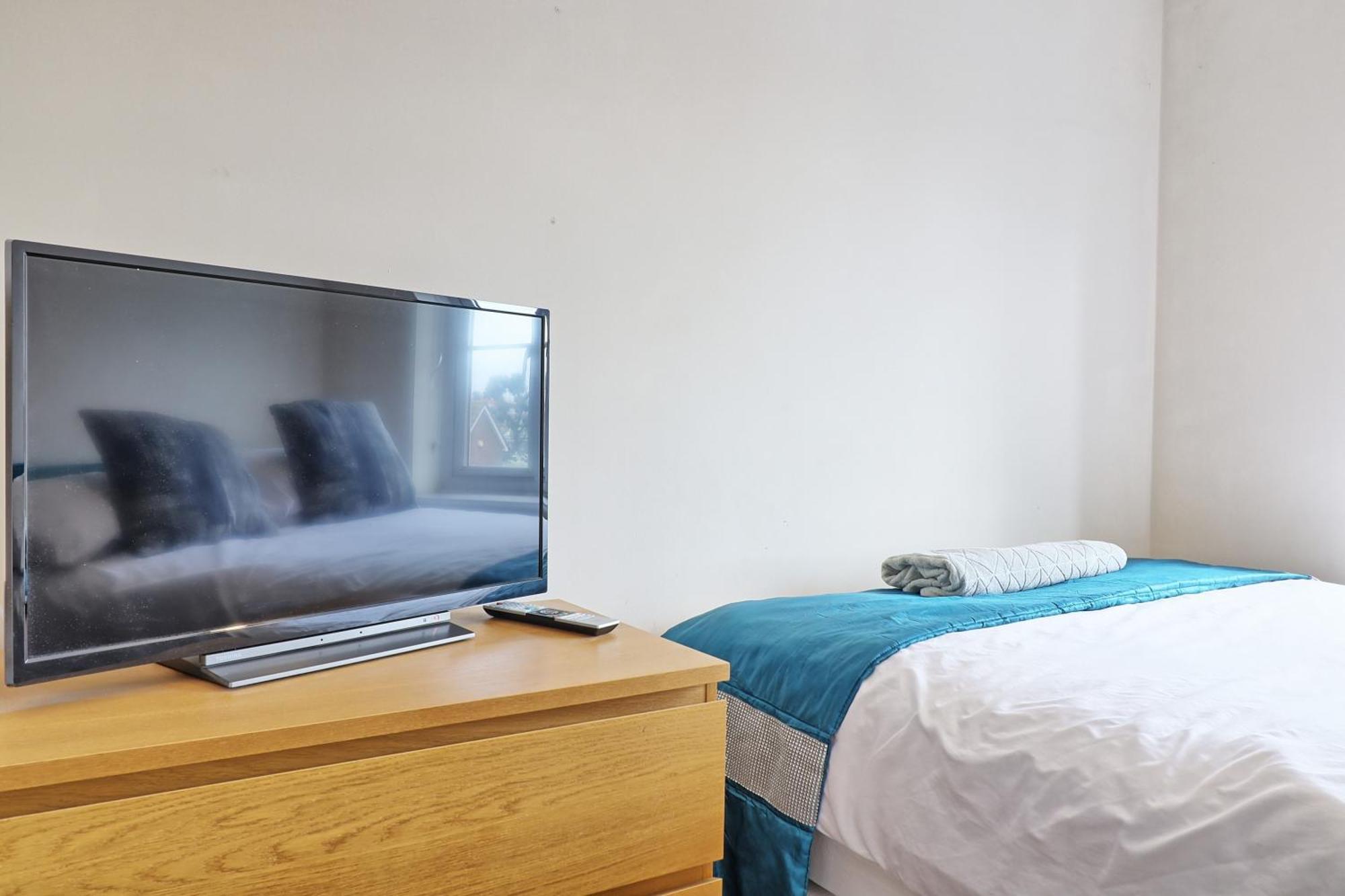 By Buildersbeds - Paignton House 4 Bedrooms Harold Wood Dış mekan fotoğraf