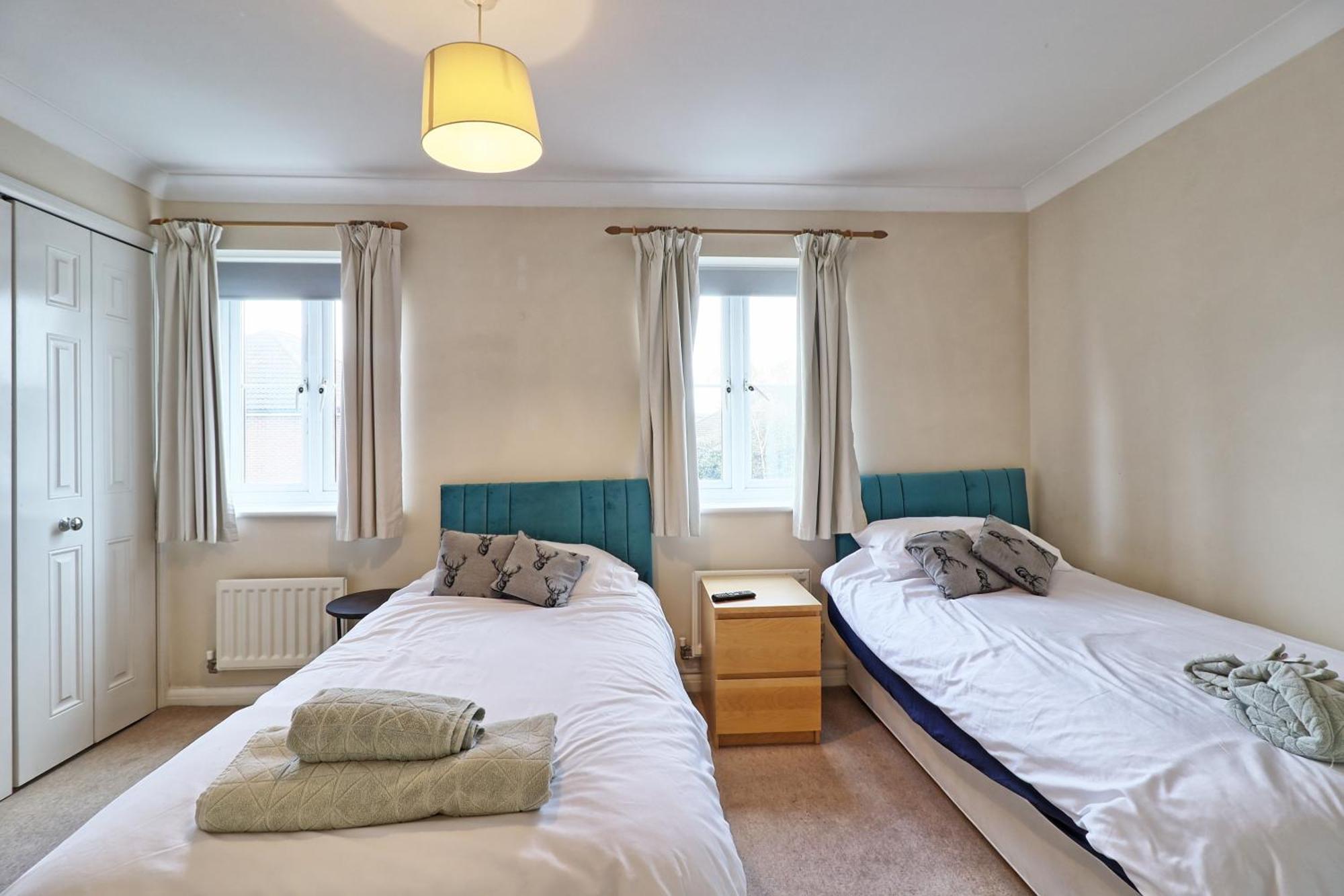By Buildersbeds - Paignton House 4 Bedrooms Harold Wood Dış mekan fotoğraf