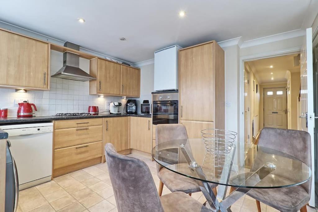 By Buildersbeds - Paignton House 4 Bedrooms Harold Wood Dış mekan fotoğraf