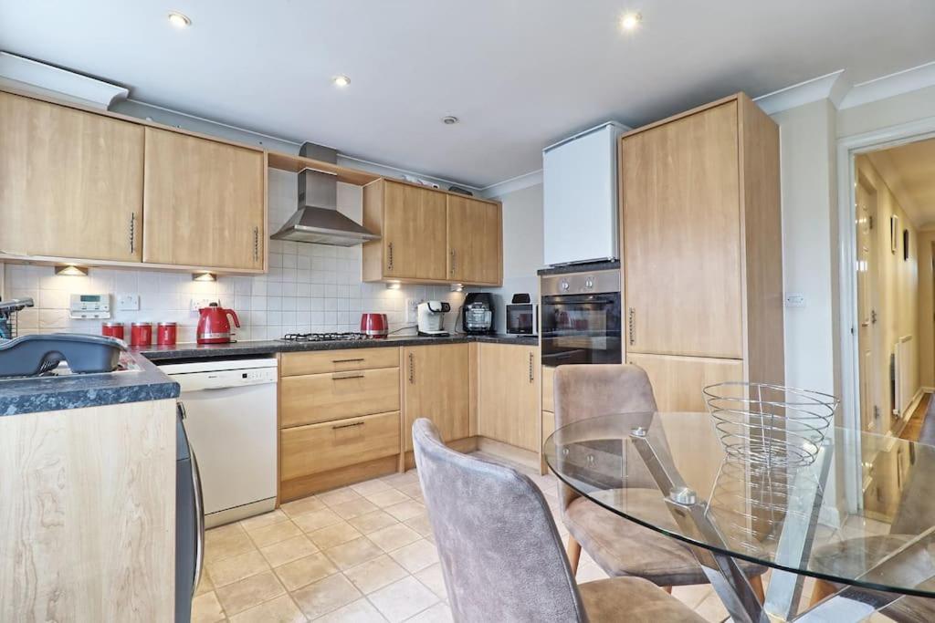 By Buildersbeds - Paignton House 4 Bedrooms Harold Wood Dış mekan fotoğraf