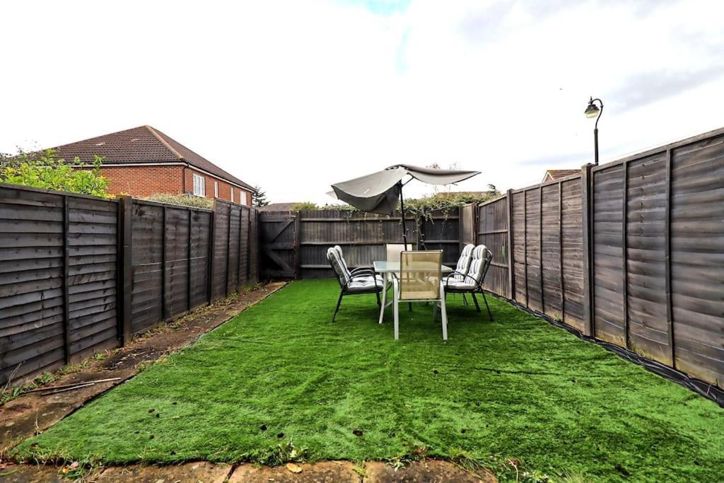 By Buildersbeds - Paignton House 4 Bedrooms Harold Wood Dış mekan fotoğraf