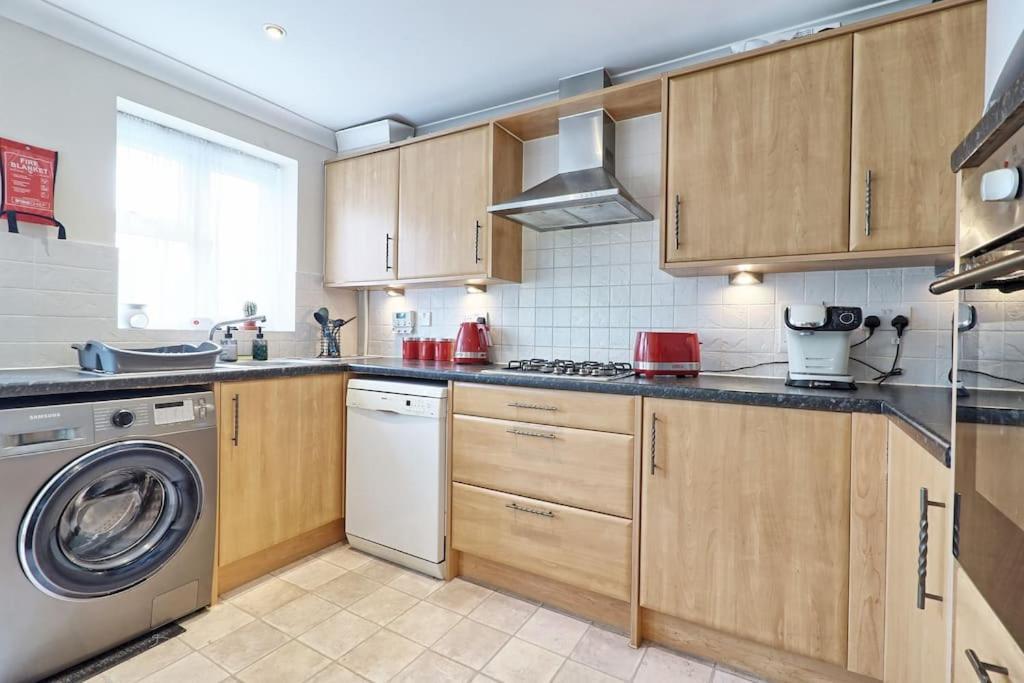 By Buildersbeds - Paignton House 4 Bedrooms Harold Wood Dış mekan fotoğraf