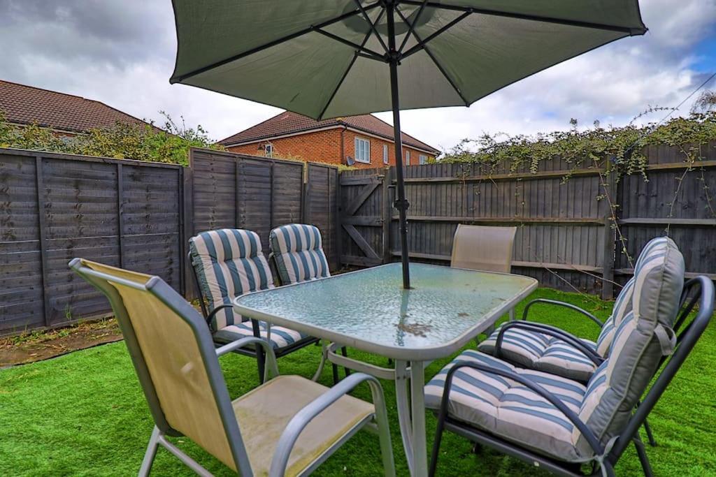 By Buildersbeds - Paignton House 4 Bedrooms Harold Wood Dış mekan fotoğraf